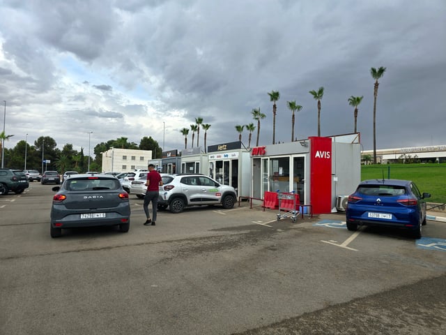 Büros der Autovermieter am Flughafen Fès in Marokko für die Abholung und Rückgabe von Mietwagen