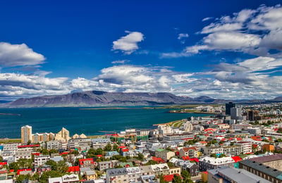 Reykjavik, Island, an einem klaren, sonnigen Tag